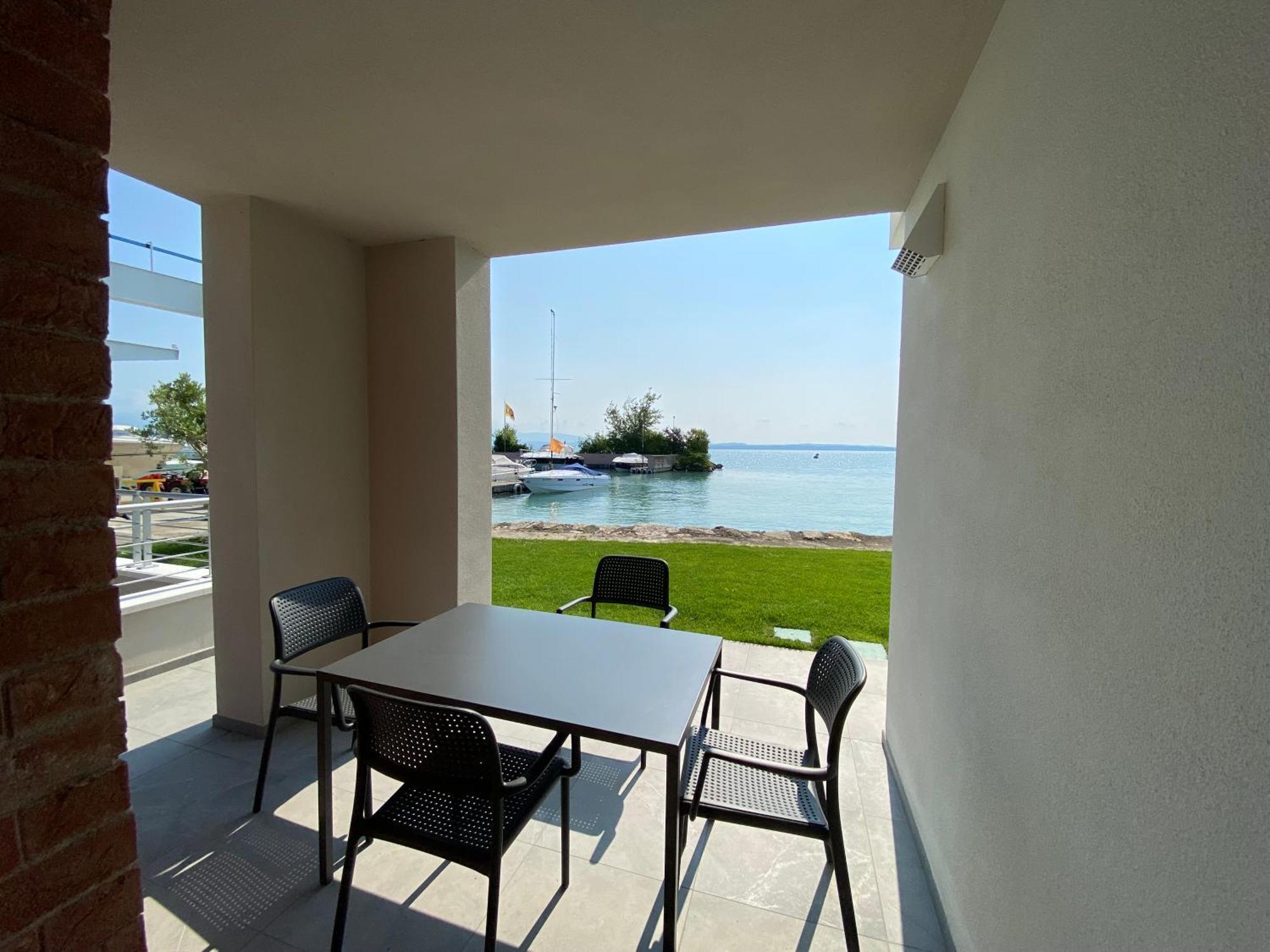 Sirmio Apartments - Darsena Stay Sirmione Extérieur photo