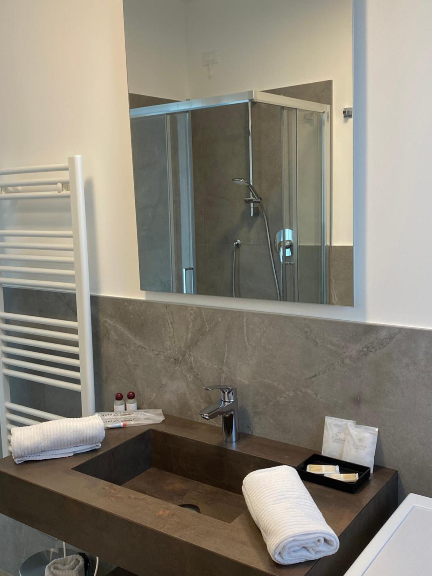 Sirmio Apartments - Darsena Stay Sirmione Extérieur photo